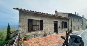 Castel Rigone appartamento con terrazzo